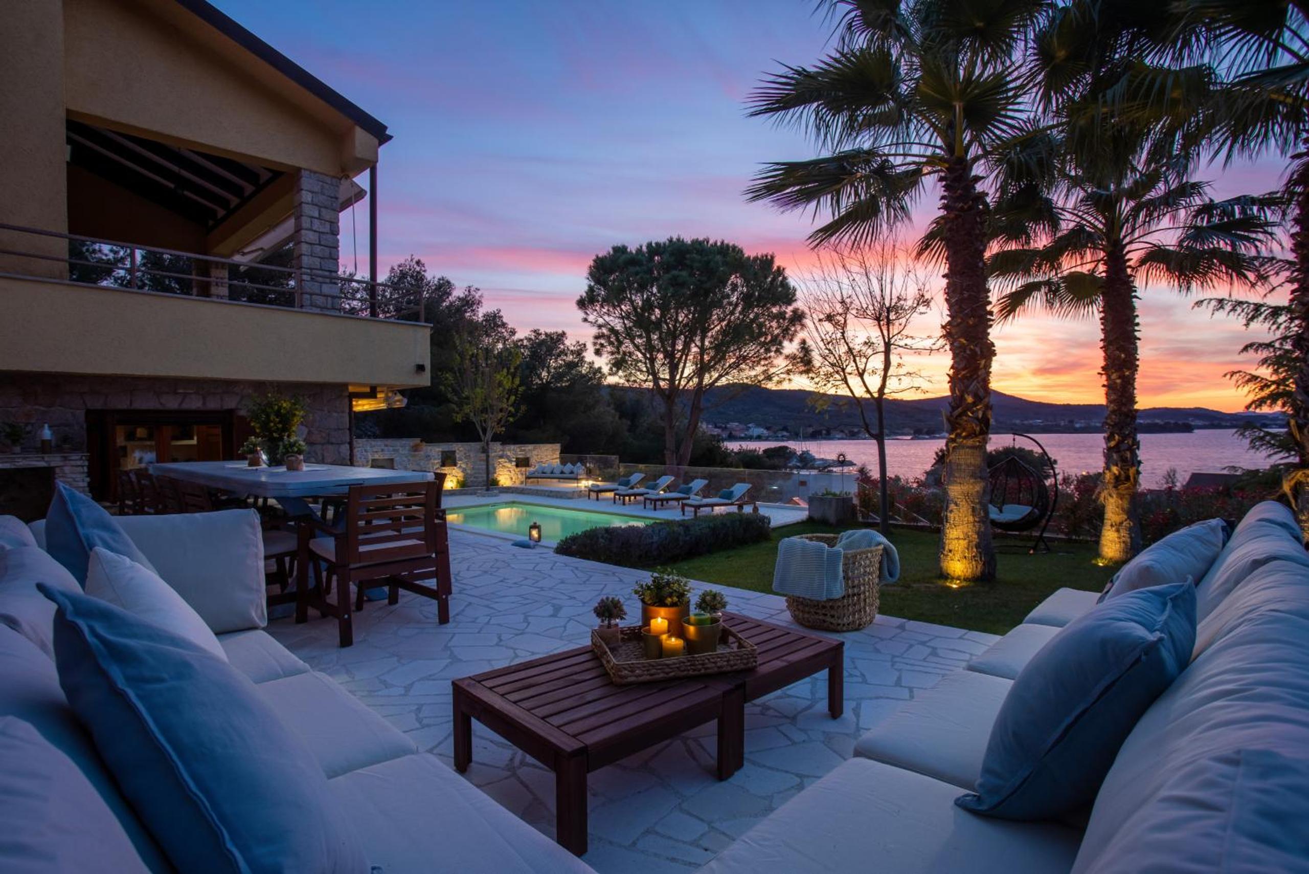 Villa Barotul with pool view 4