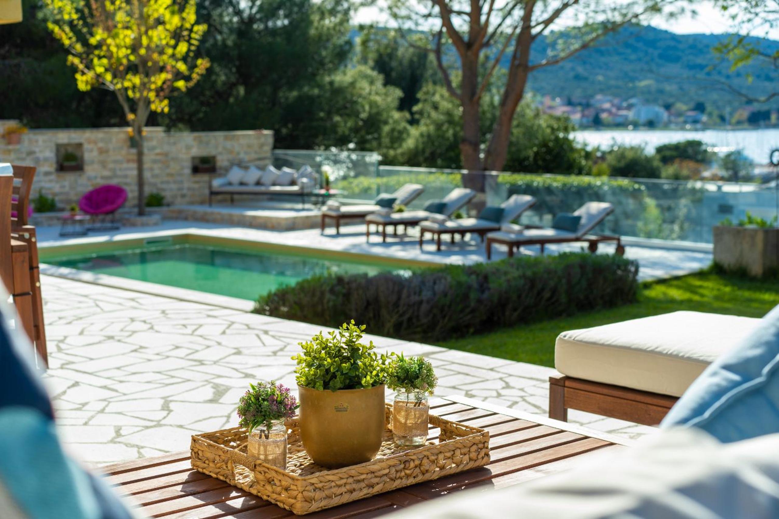 Villa Barotul with pool view 5