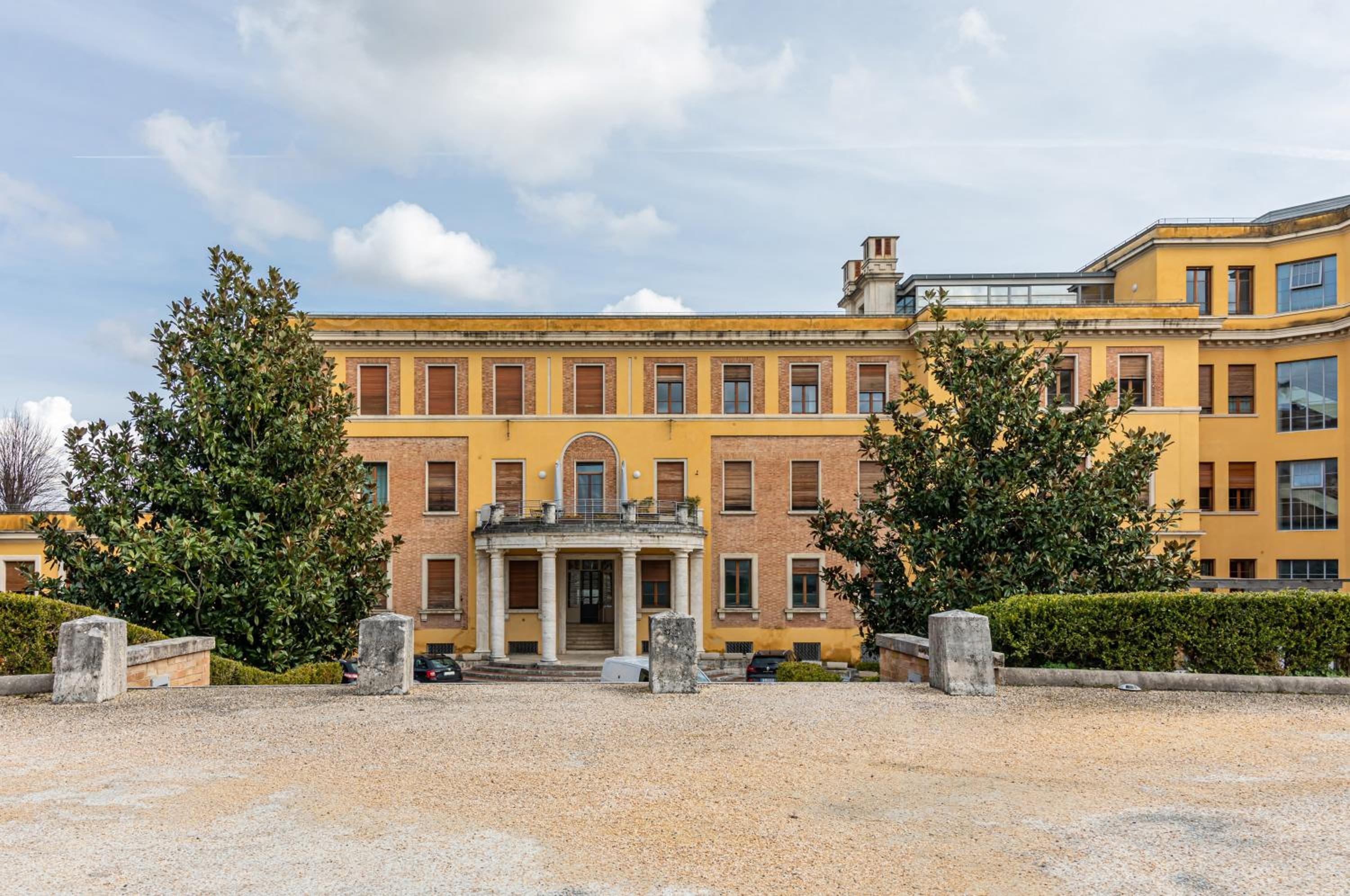GuestHost - Porta Tufi Luxury Apt with Parking view 3