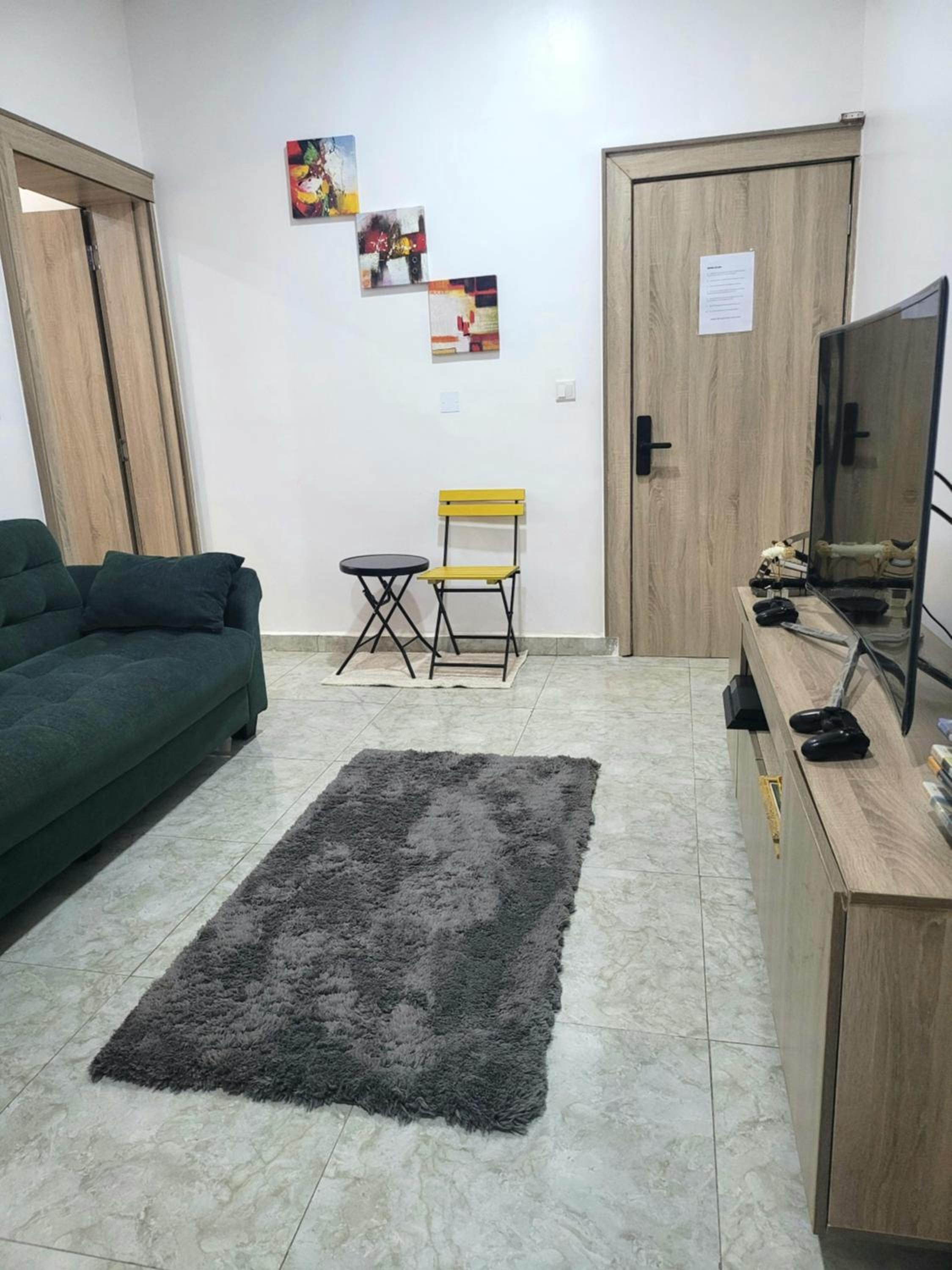 BDA APARTMENT - One Bedroom with Parlor, Free Wi-Fi, Netflix, Smart TV, Kitchen, PlayStation 4, 24 Hours Electricity, Located In Wuse view 2