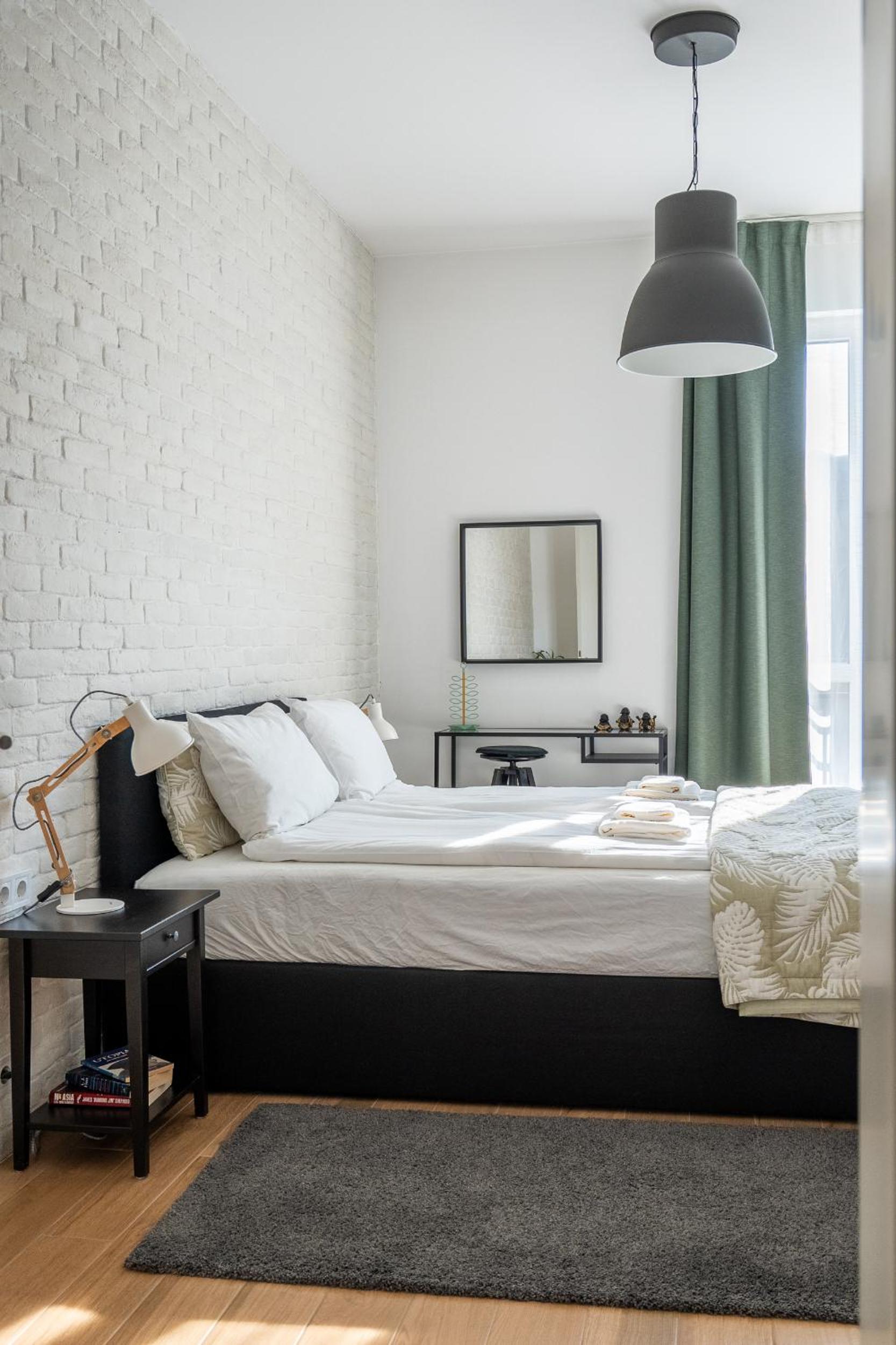 Elegant Getaway Near Iconic Eagles' Bridge