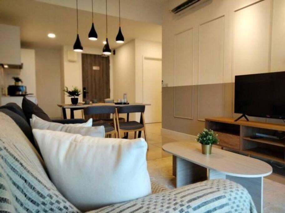 6 Pax Stylish Homestay at Continew Residence near to TRX and Pavilion