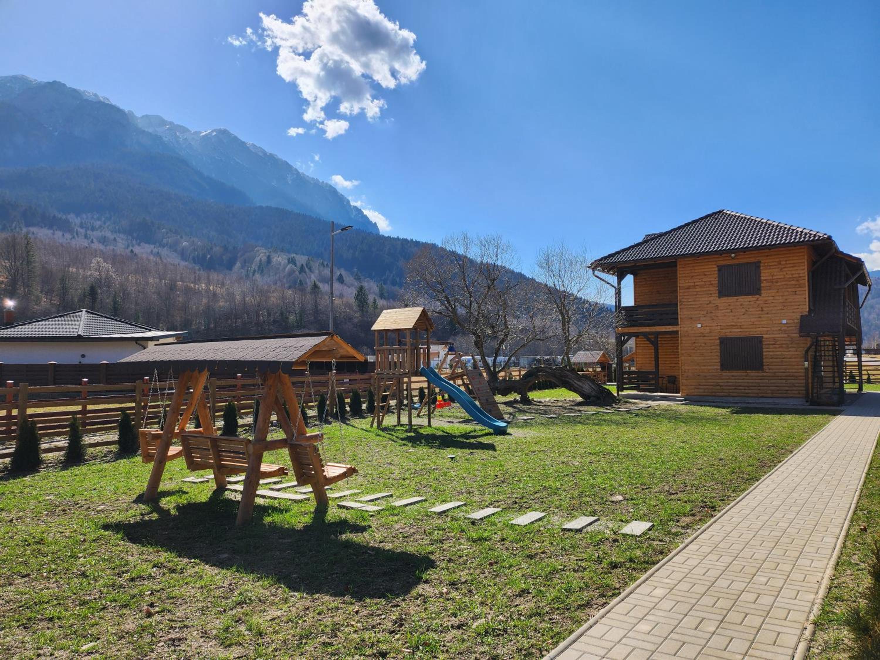 Apartamente Creasta Craiului view 2
