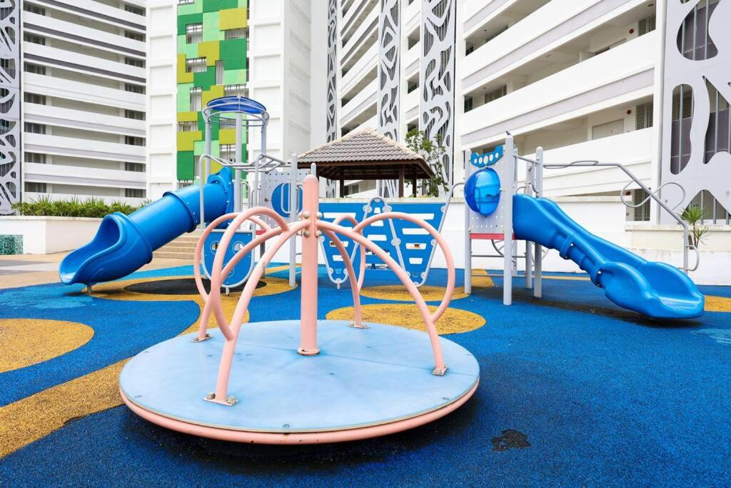 {Cheerfull} FamilySuites Cyberjaya BabyCot New photo 6