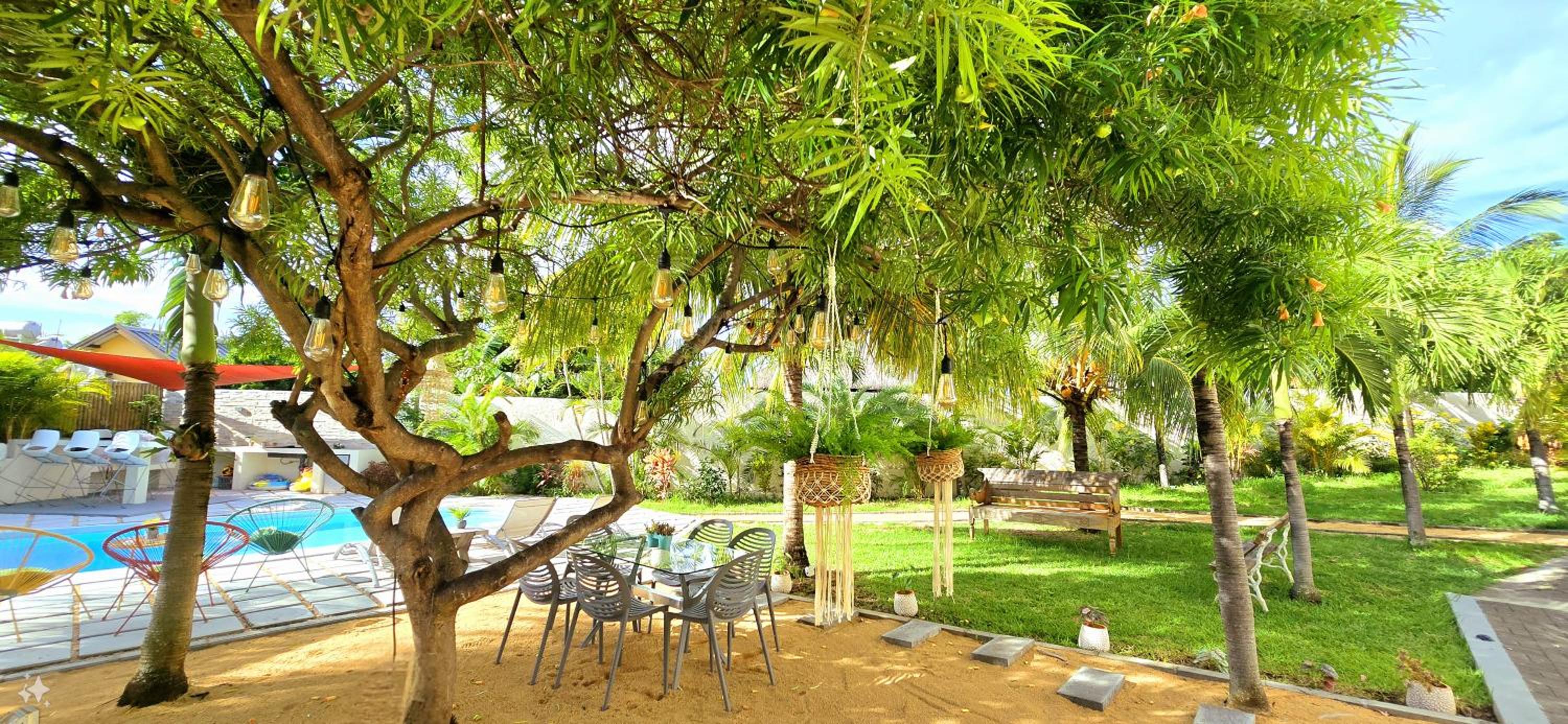 LAKAZ DEL SOL - Elegant apartments with luxurious garden, pool and barbecue area - Tourism Permit Certified photo 2