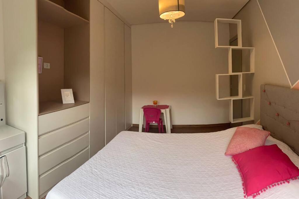 Arquitetura Moderna com Conforto Serrano