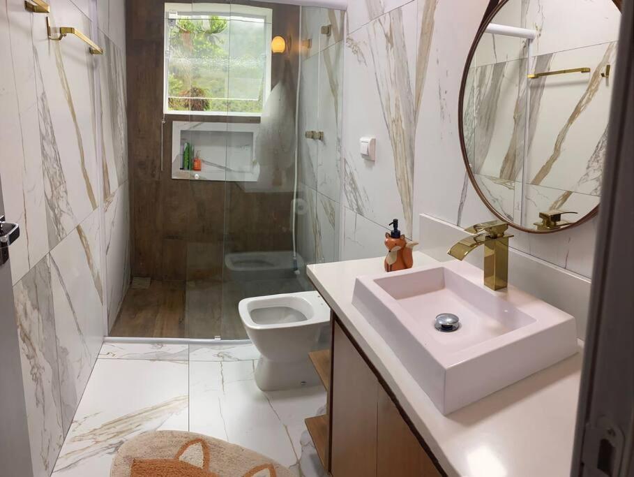 Arquitetura Moderna com Conforto Serrano