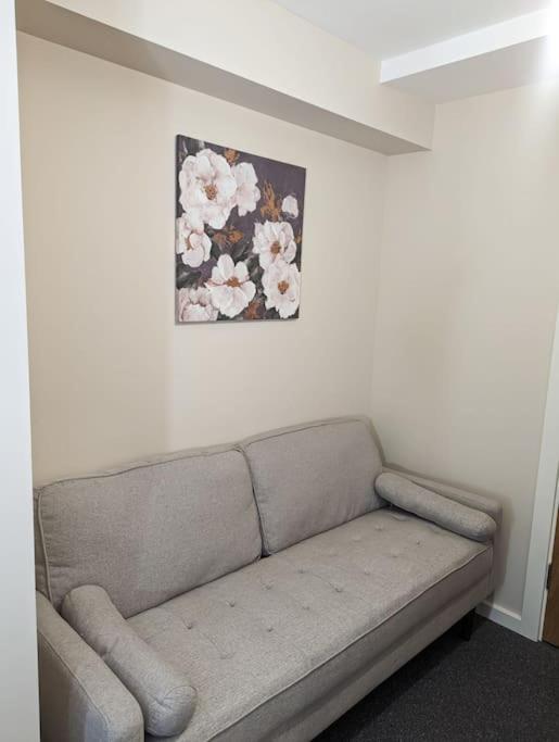 A superb 2 bed, 2 bathroom apartment in Manchester City centre FREE PARKING view 2