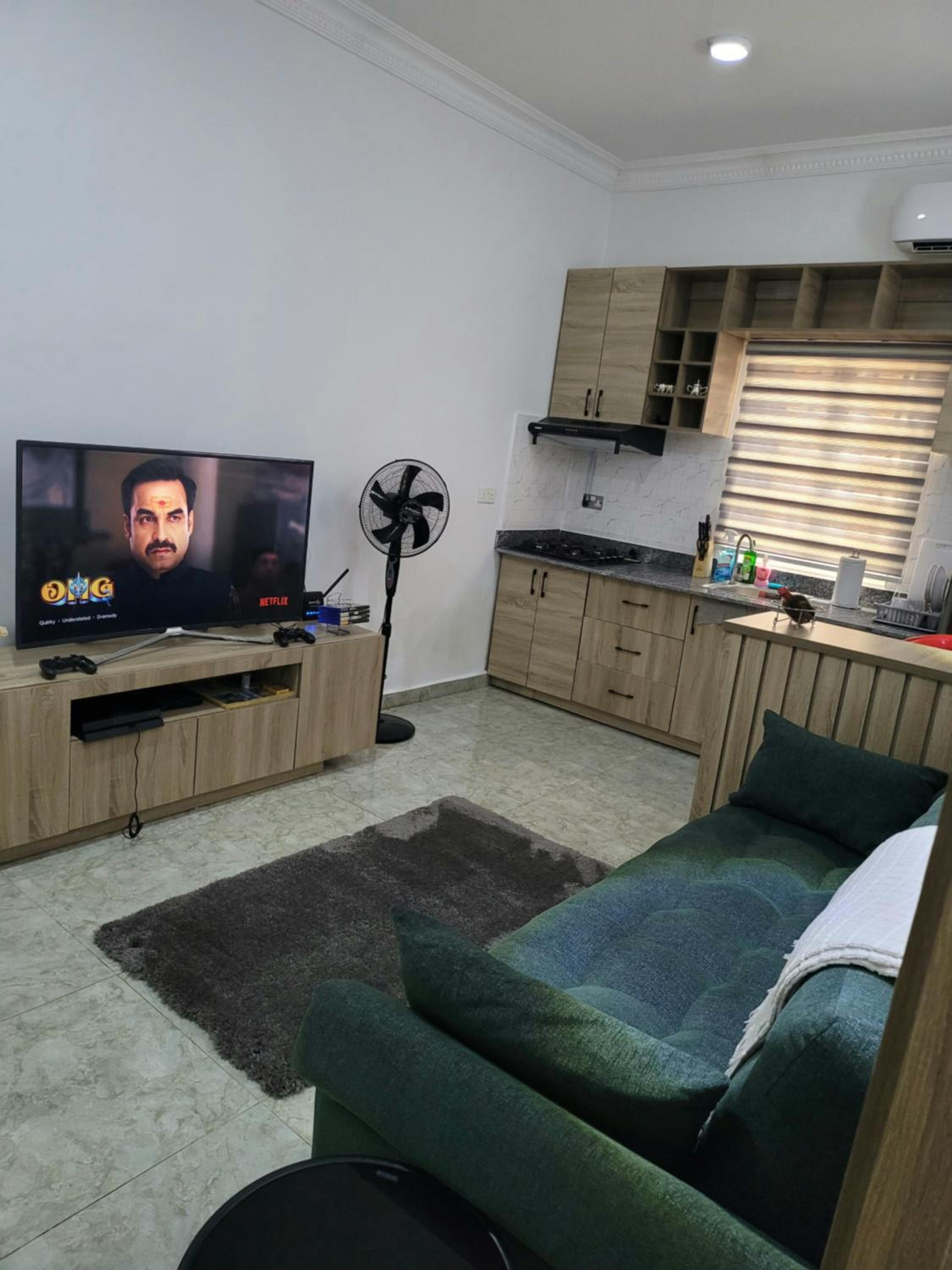 BDA APARTMENT - One Bedroom with Parlor, Free Wi-Fi, Netflix, Smart TV, Kitchen, PlayStation 4, 24 Hours Electricity, Located In Wuse view 5