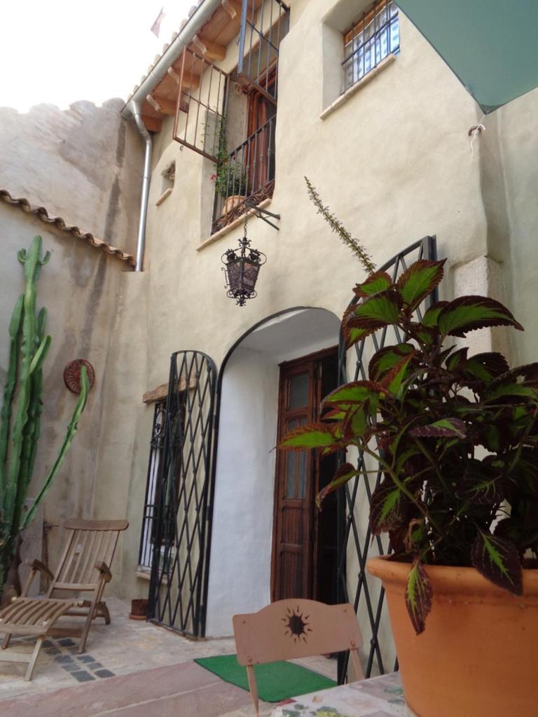 Oliva Courtyard Guesthouse