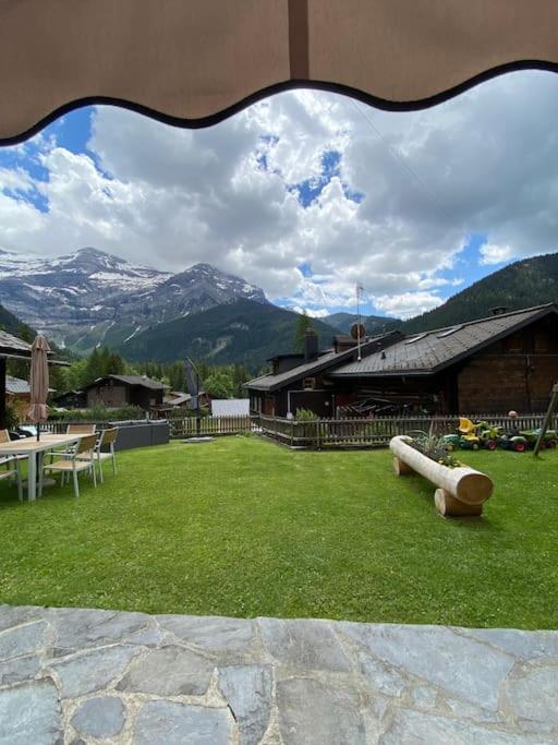 1 room apt, kitchen, patio, in beautiful chalet