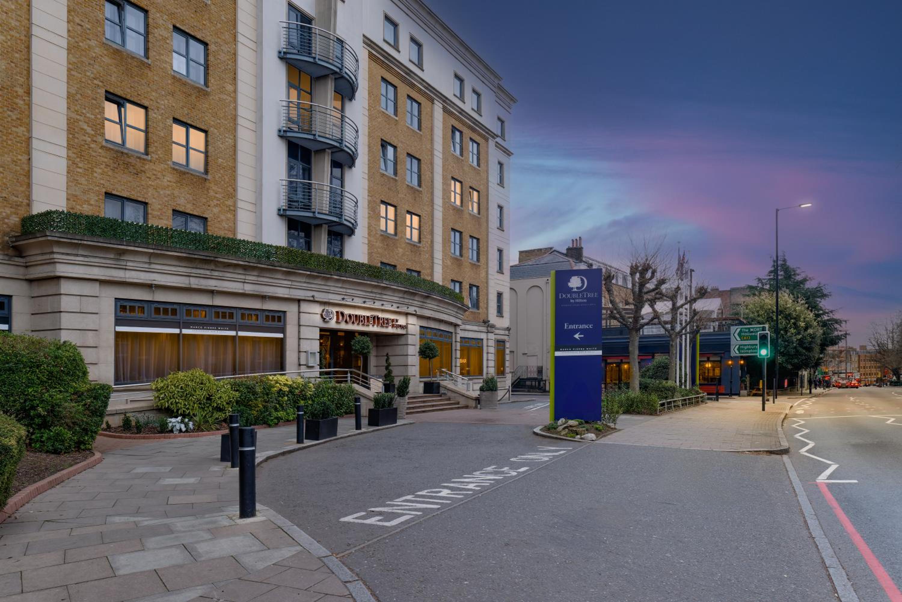 DoubleTree by Hilton London Angel Kings Cross-1