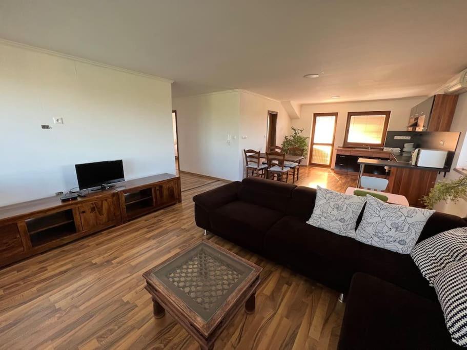 3-bedroom apartment in Šamorín view 3