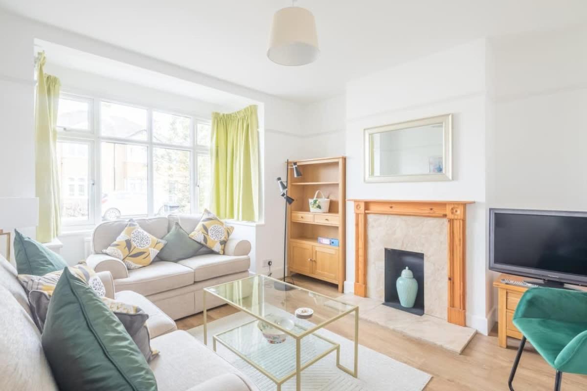 Charming Central Family Home view 3