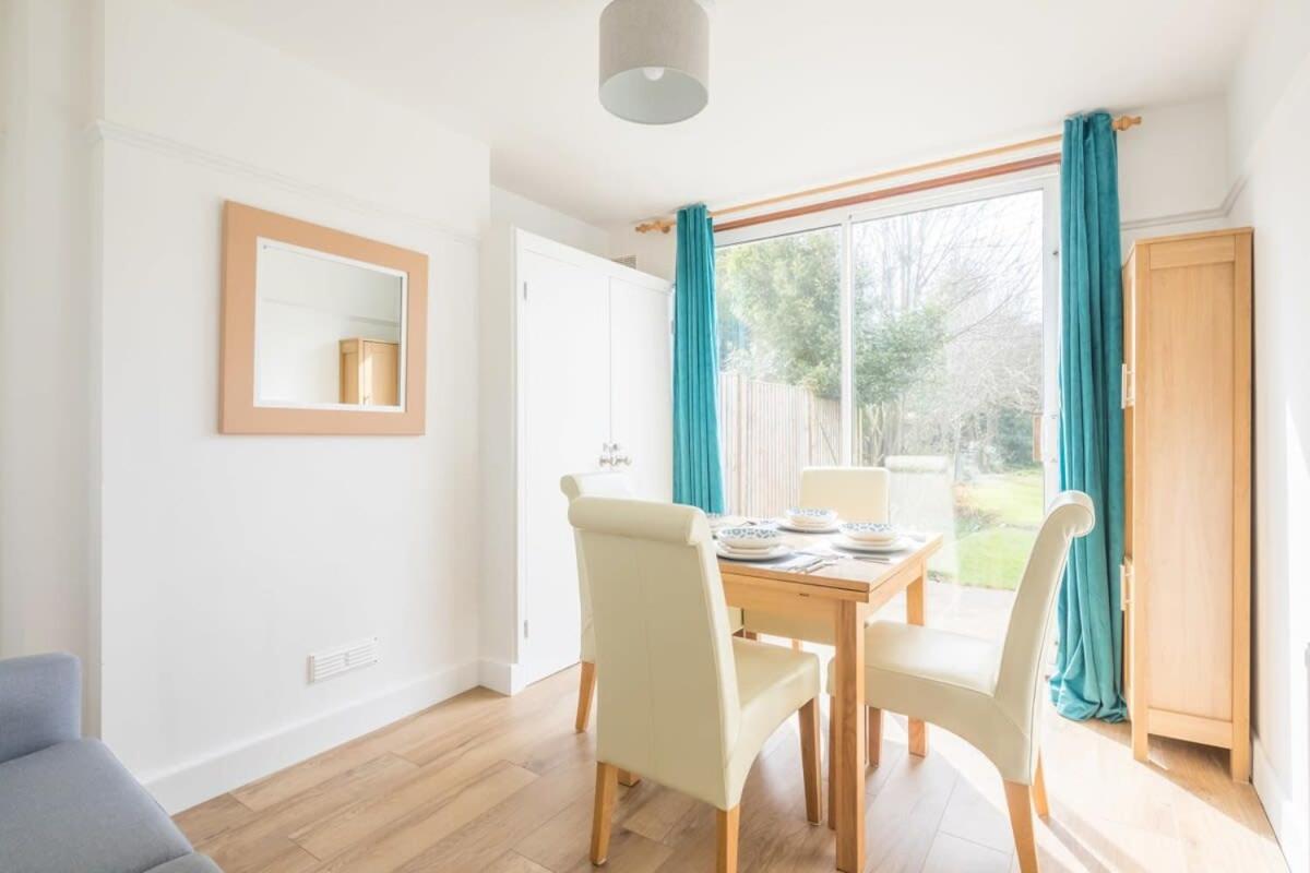 Charming Central Family Home view 4
