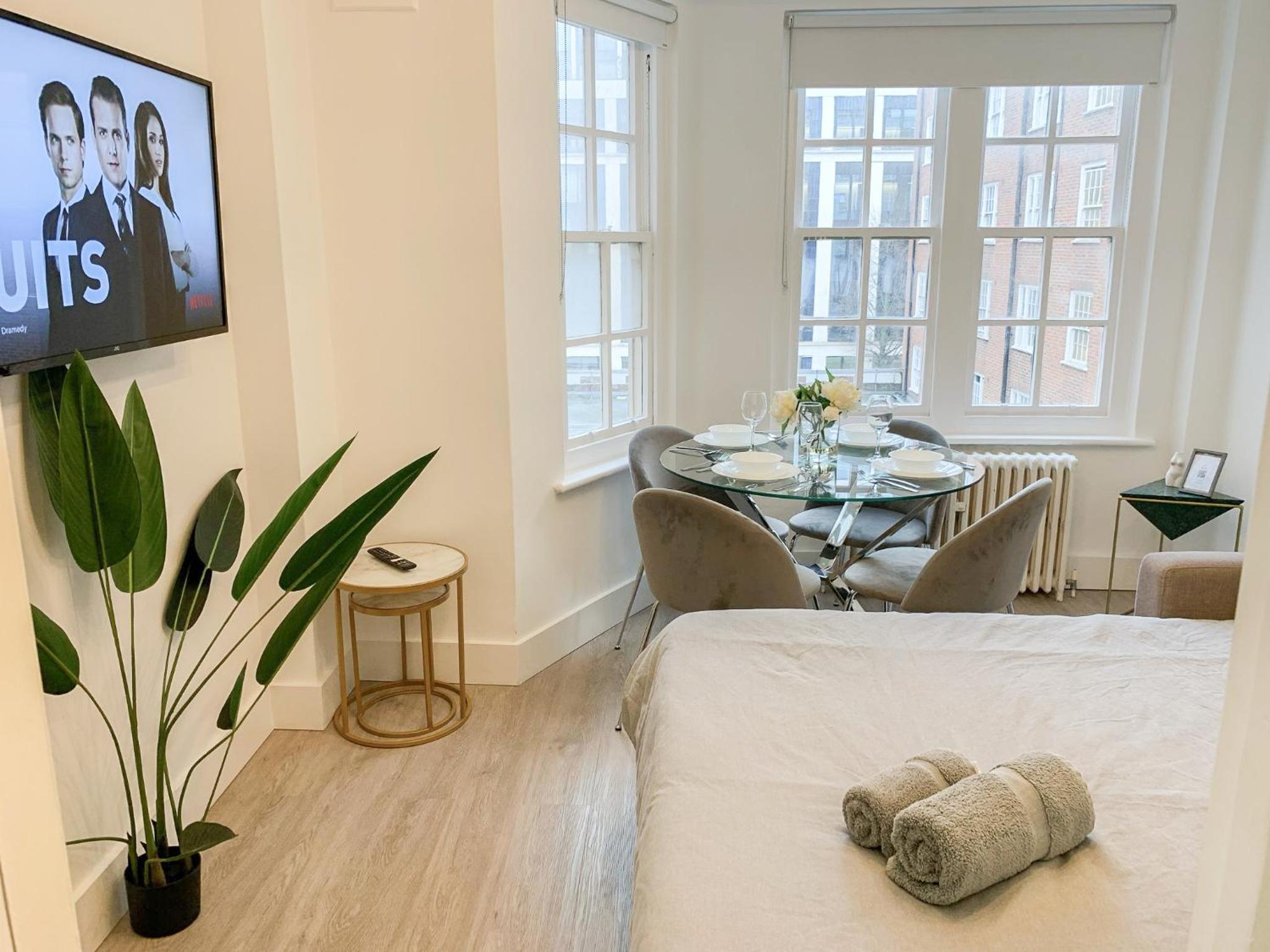 Vibrant 2-Bedroom Flat with Elevator in Marylebone, Close to Hyde Park & Edgware Road