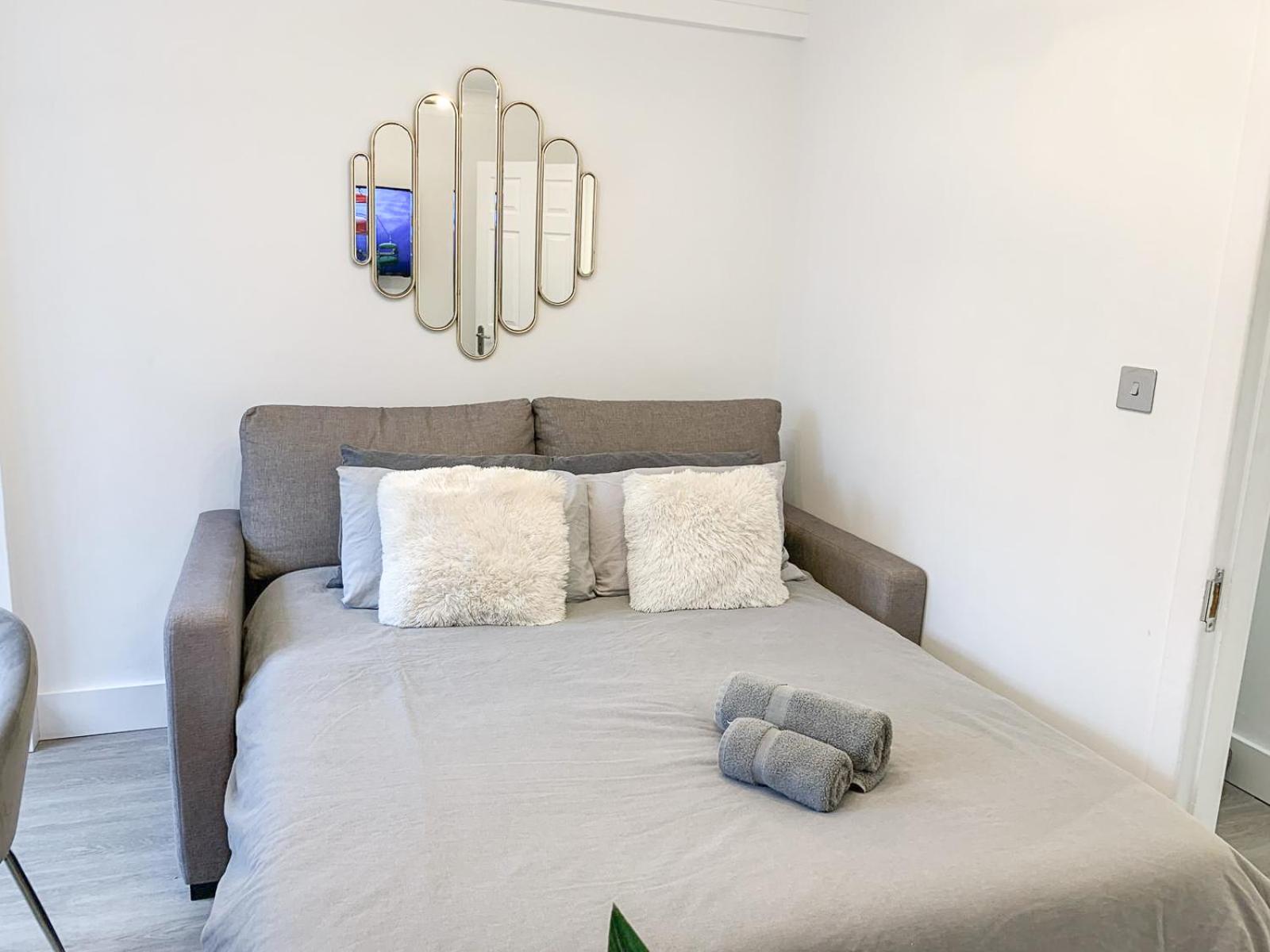 Vibrant 2-Bedroom Flat with Elevator in Marylebone, Close to Hyde Park & Edgware Road