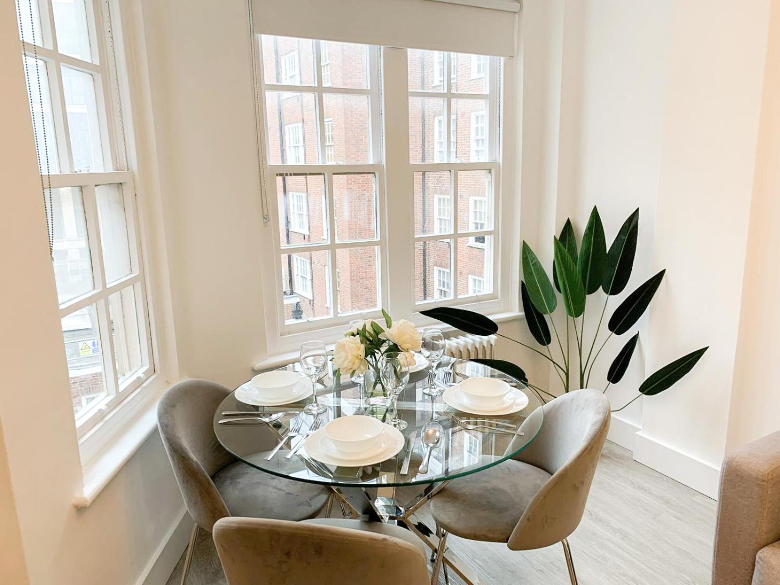 Vibrant 2-Bedroom Flat with Elevator in Marylebone, Close to Hyde Park & Edgware Road