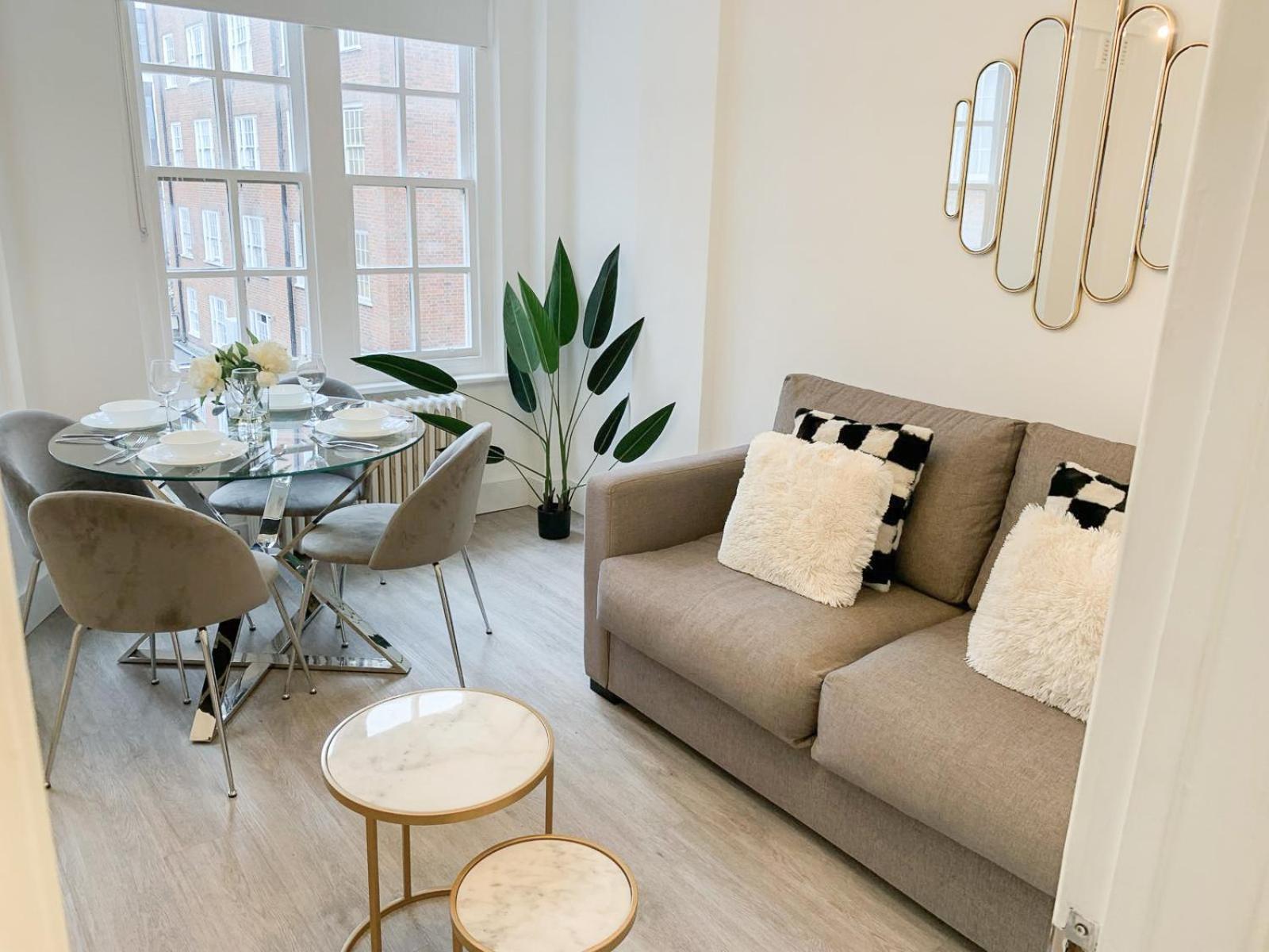 Vibrant 2-Bedroom Flat with Elevator in Marylebone, Close to Hyde Park & Edgware Road