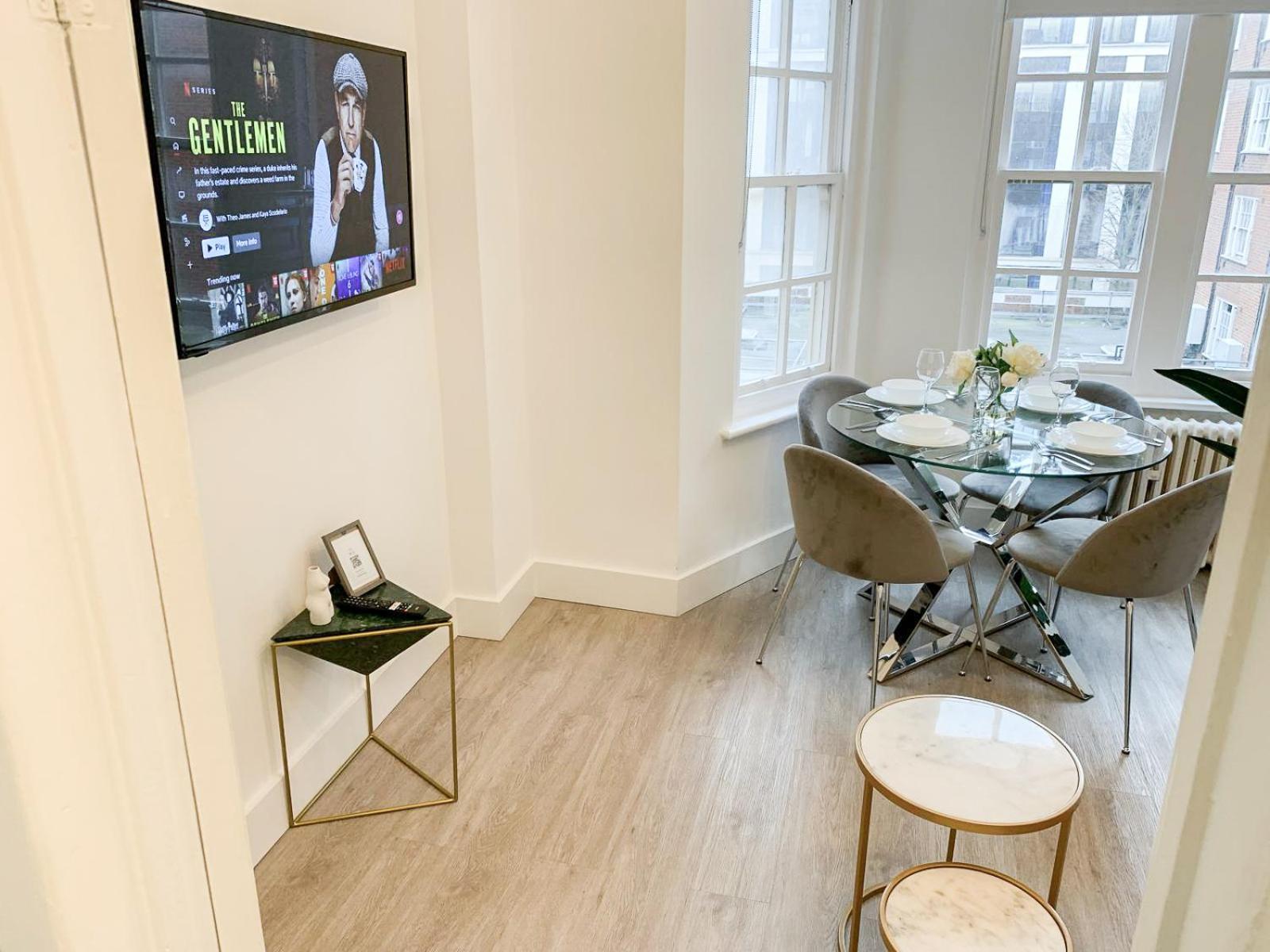 Vibrant 2-Bedroom Flat with Elevator in Marylebone, Close to Hyde Park & Edgware Road