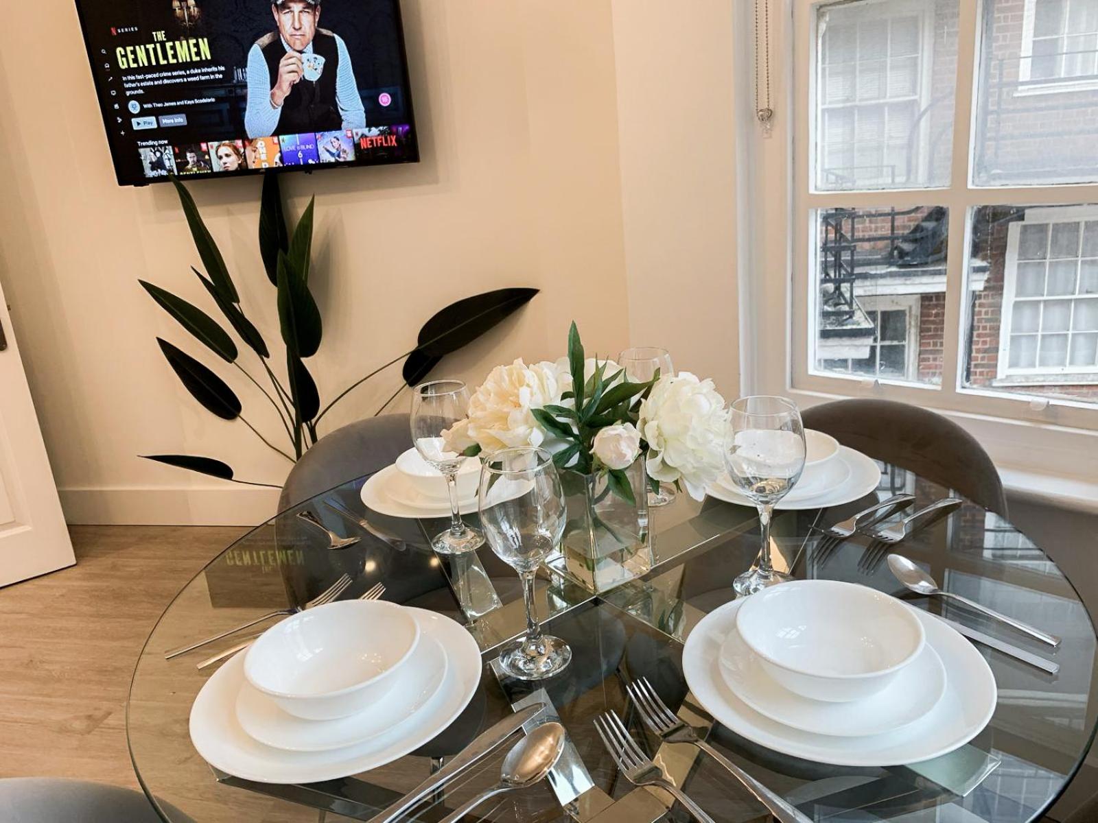 Vibrant 2-Bedroom Flat with Elevator in Marylebone, Close to Hyde Park & Edgware Road