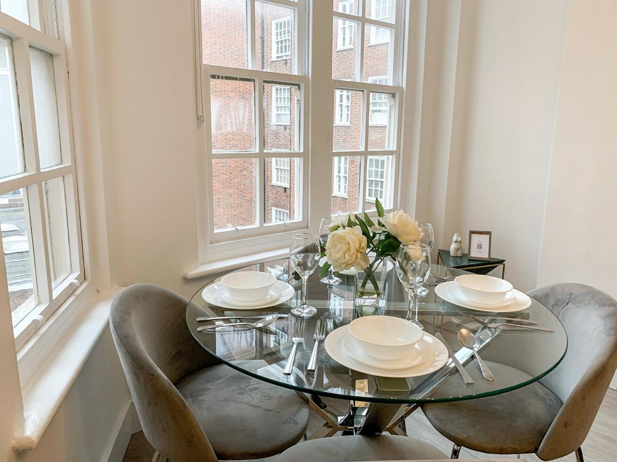 Vibrant 2-Bedroom Flat with Elevator in Marylebone, Close to Hyde Park & Edgware Road