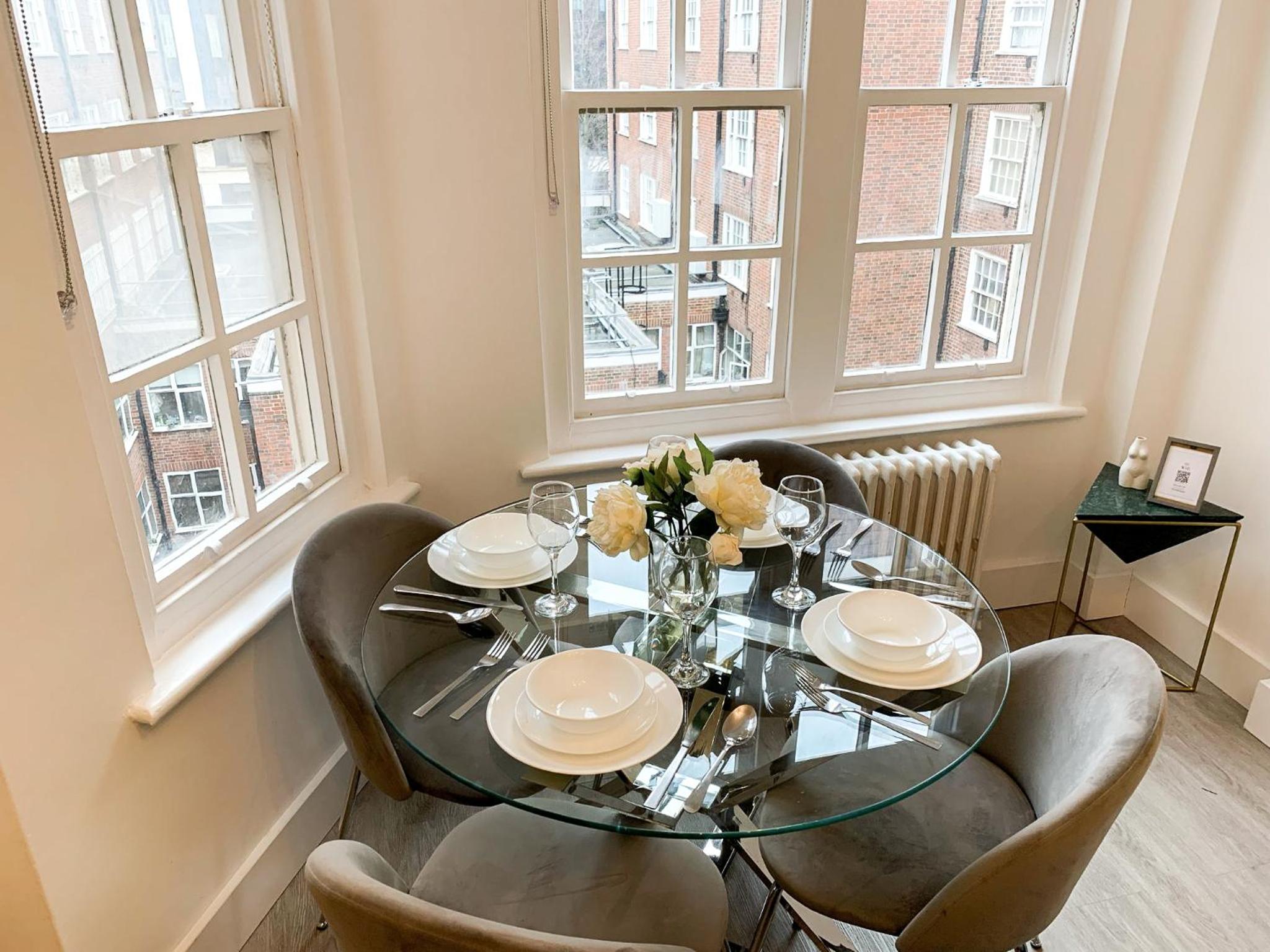 Vibrant 2-Bedroom Flat with Elevator in Marylebone, Close to Hyde Park & Edgware Road