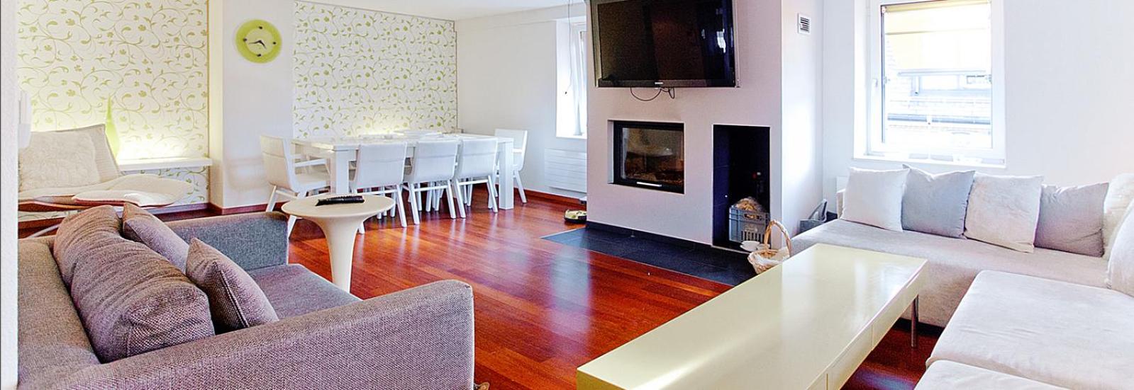 Presidental Suite Apartment by Livingdowntown