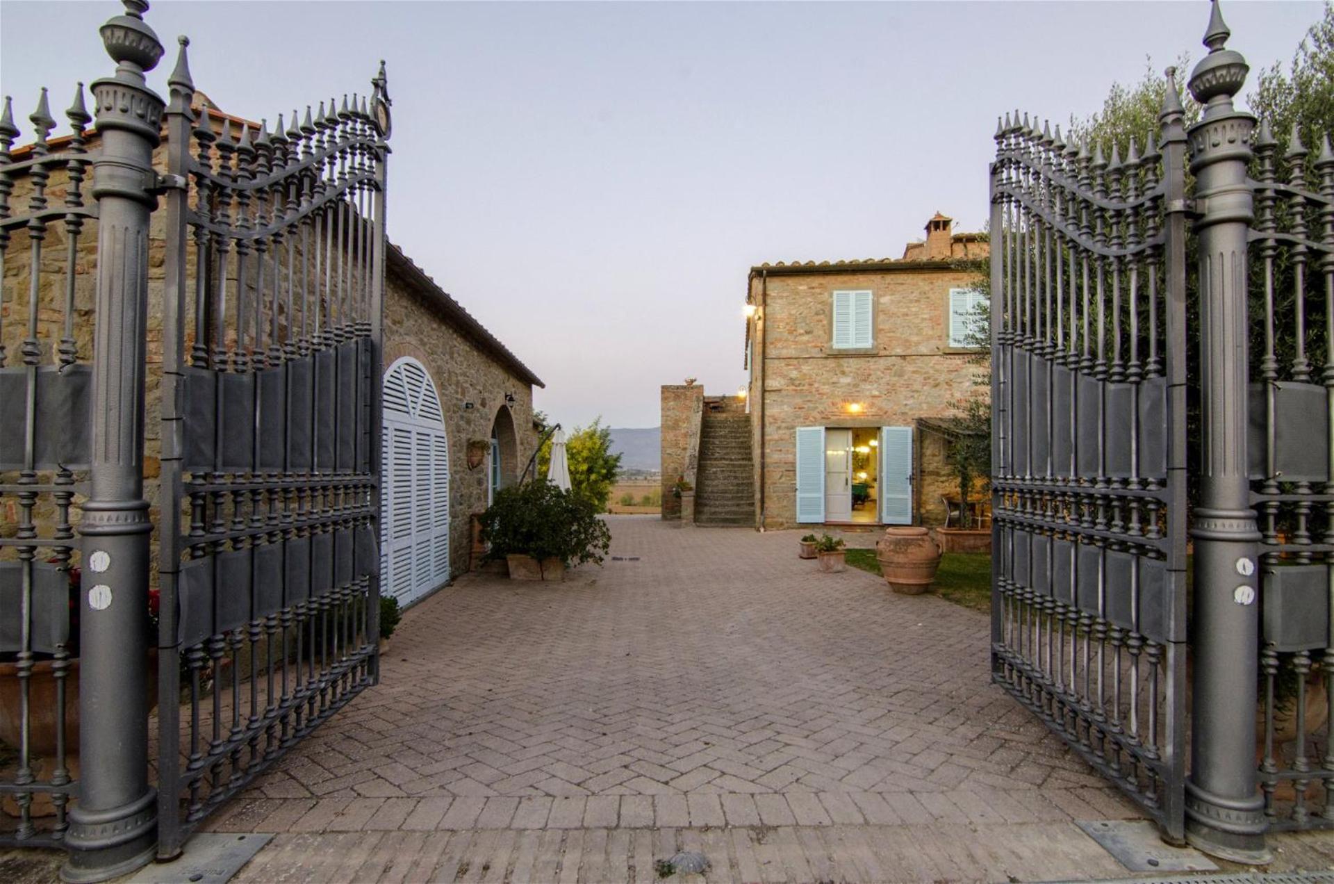 The Estate 1760 - Holiday in Cortona