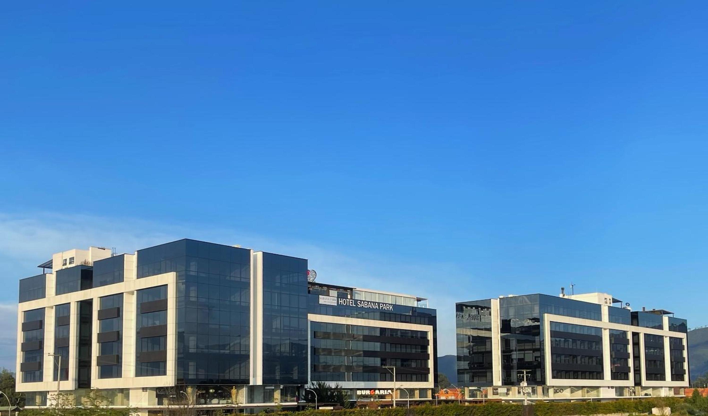 Hotel Sabana Park - Image 1