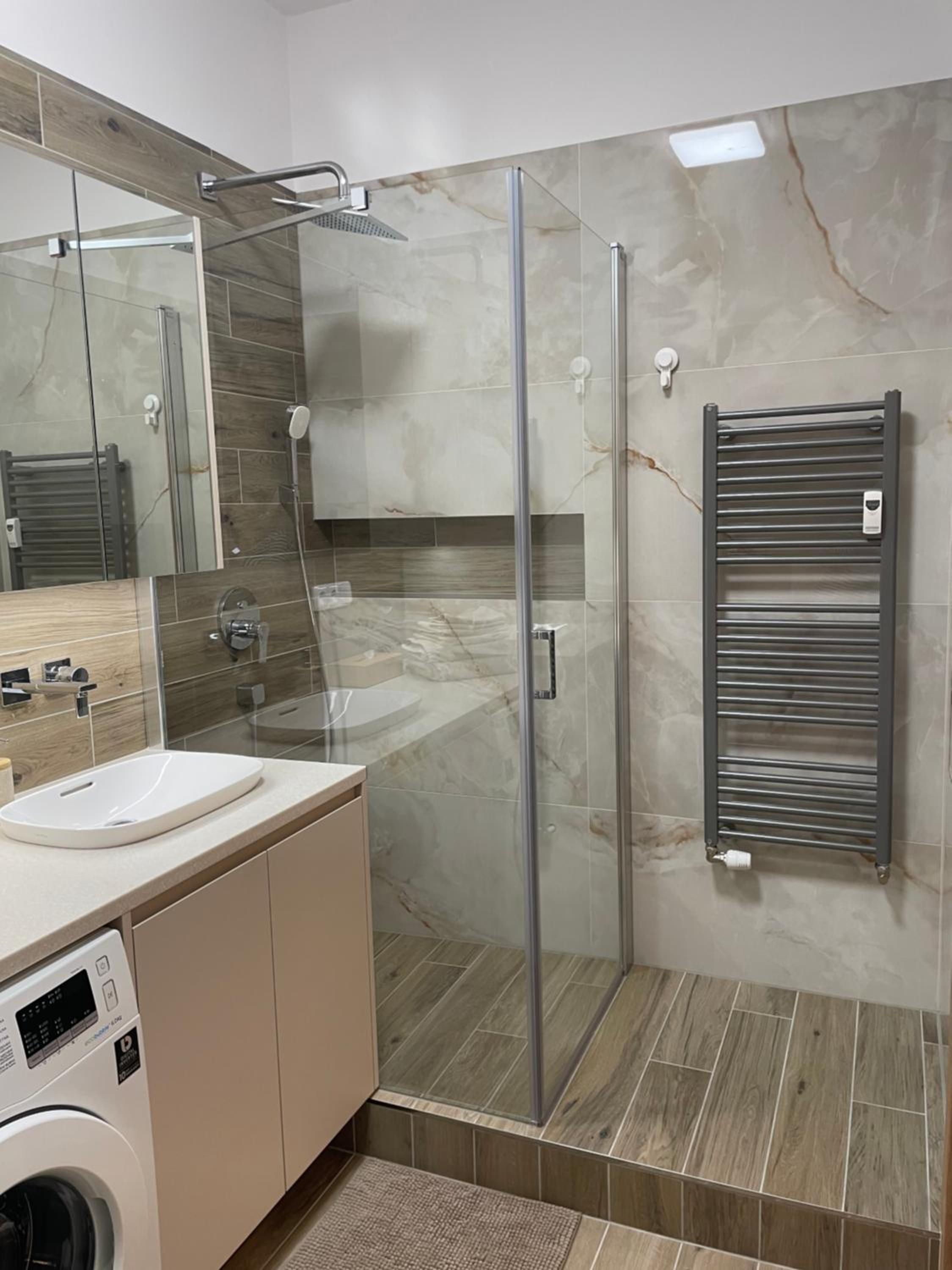 Castle View Apartment with free parking