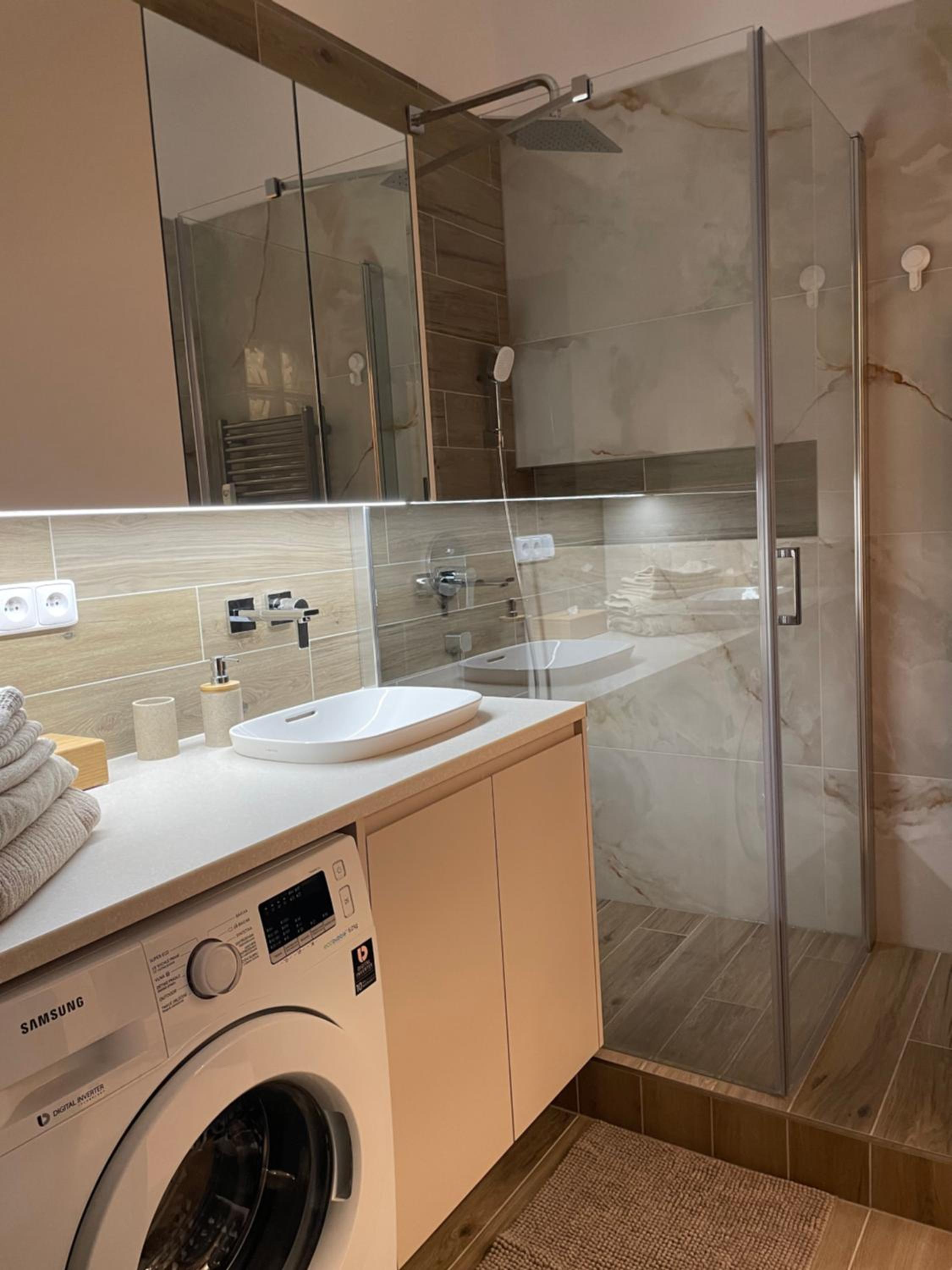Castle View Apartment with free parking