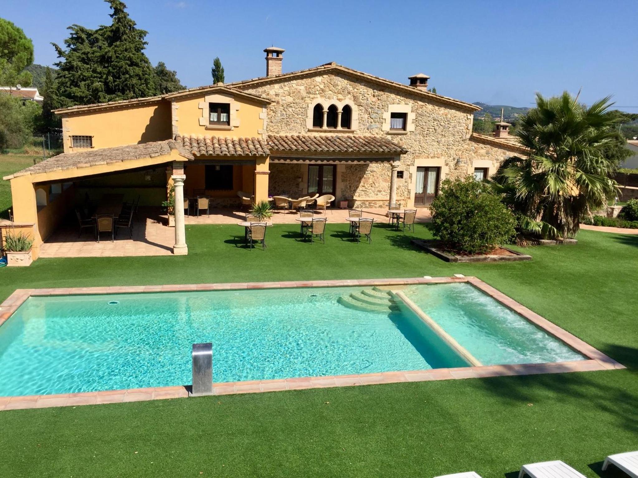 Casa Mas Molines con piscina, jacuzzi y barbacoas.