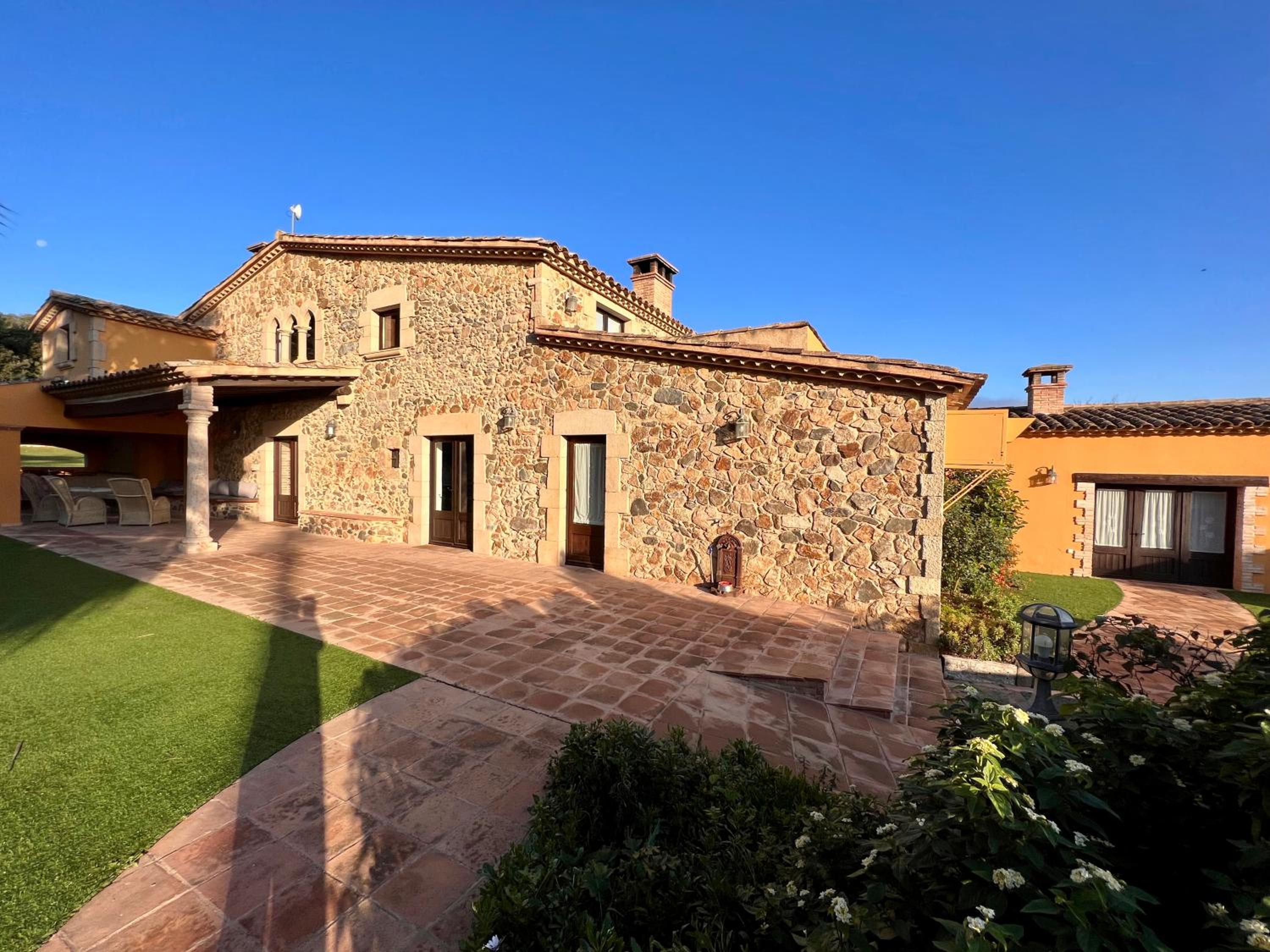 Casa Mas Molines con piscina, jacuzzi y barbacoas.