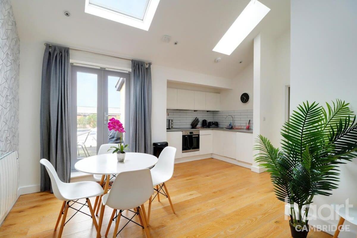 Lovely 1 Bedroom Flat with Free Off Road Parking