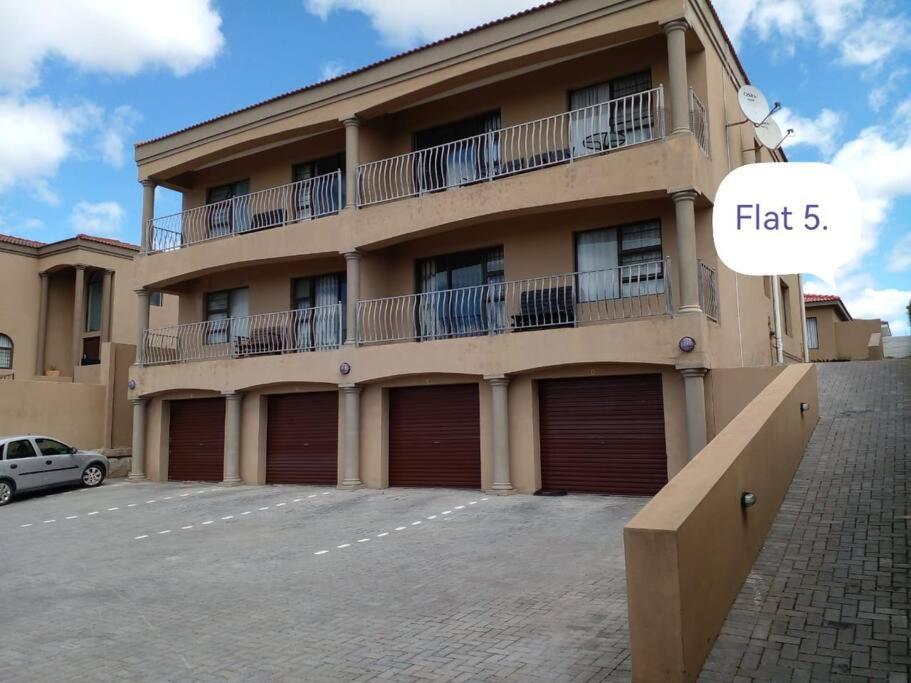 Pilbra Beachfront Self-catering Flat 5