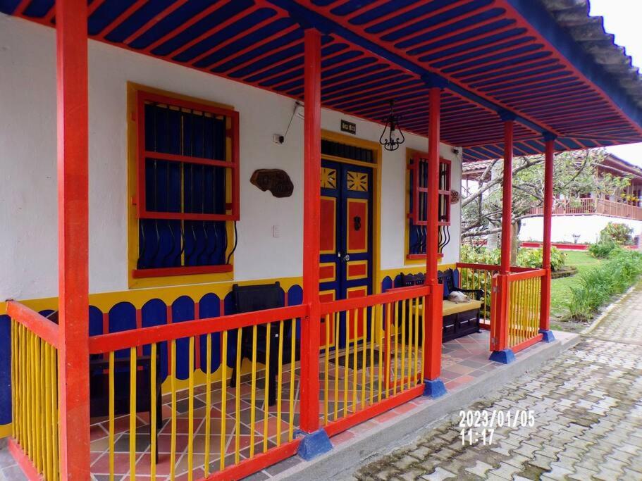 El Madrigal Cabin - Adorable 2-bedroom guesthouse