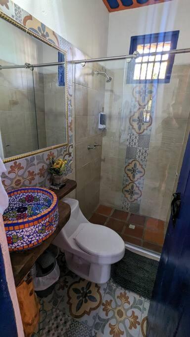 El Madrigal Cabin - Adorable 2-bedroom guesthouse