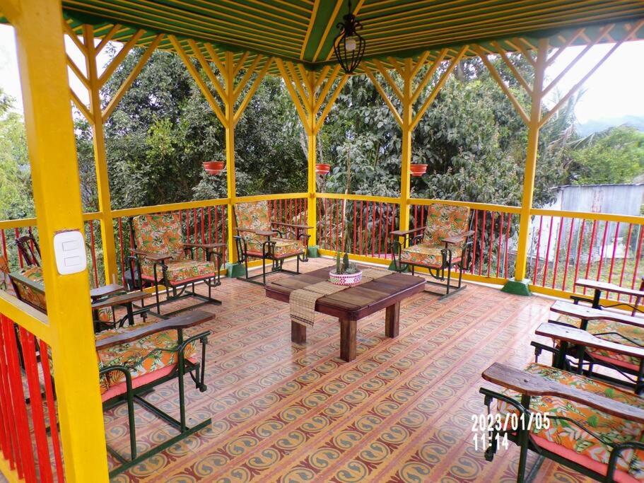 El Madrigal Cabin - Adorable 2-bedroom guesthouse