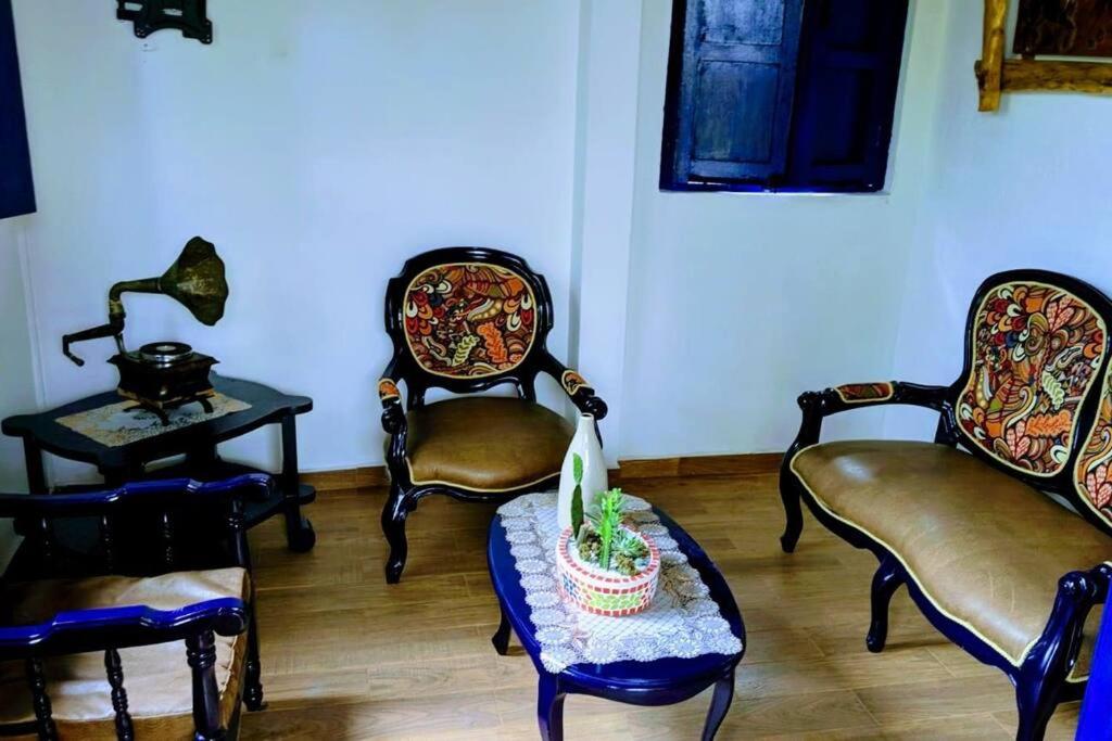 El Madrigal Cabin - Adorable 2-bedroom guesthouse