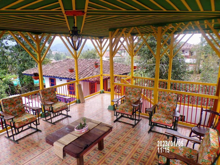 El Madrigal Cabin - Adorable 2-bedroom guesthouse