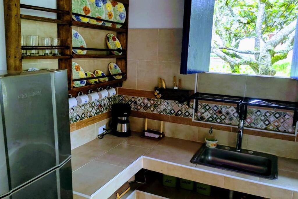 El Madrigal Cabin - Adorable 2-bedroom guesthouse