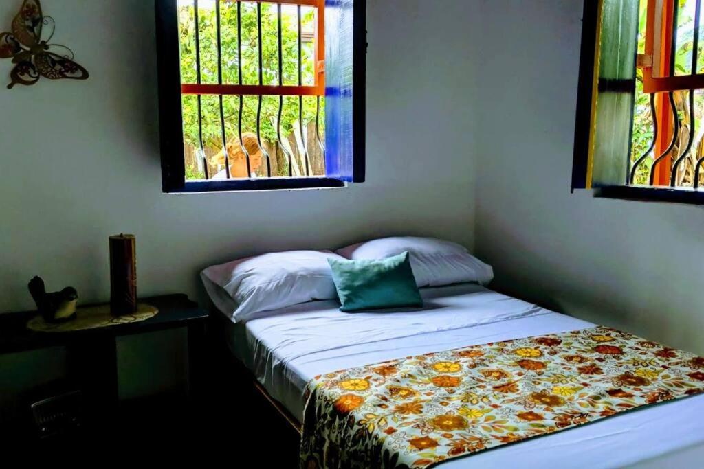 El Madrigal Cabin - Adorable 2-bedroom guesthouse