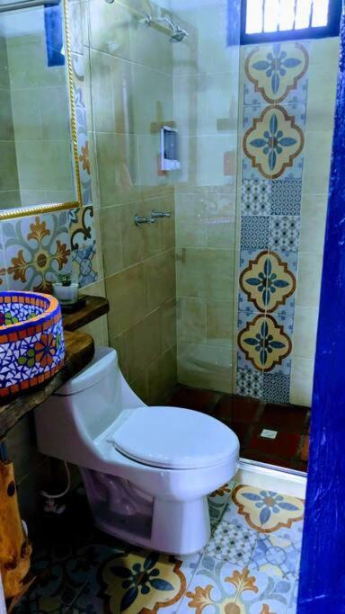 El Madrigal Cabin - Adorable 2-bedroom guesthouse