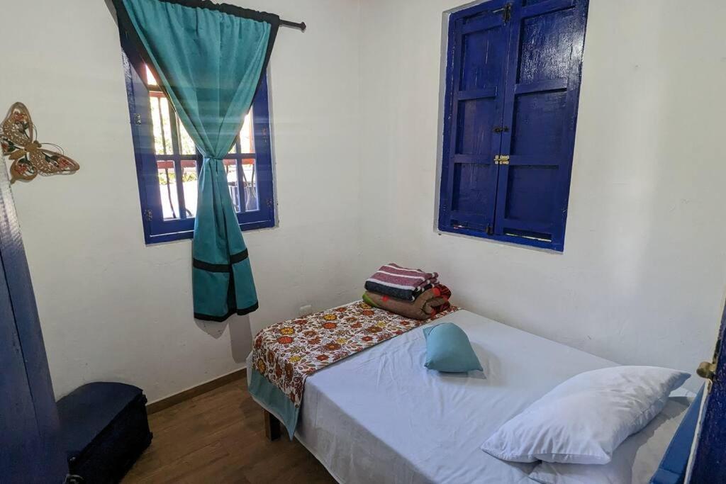El Madrigal Cabin - Adorable 2-bedroom guesthouse