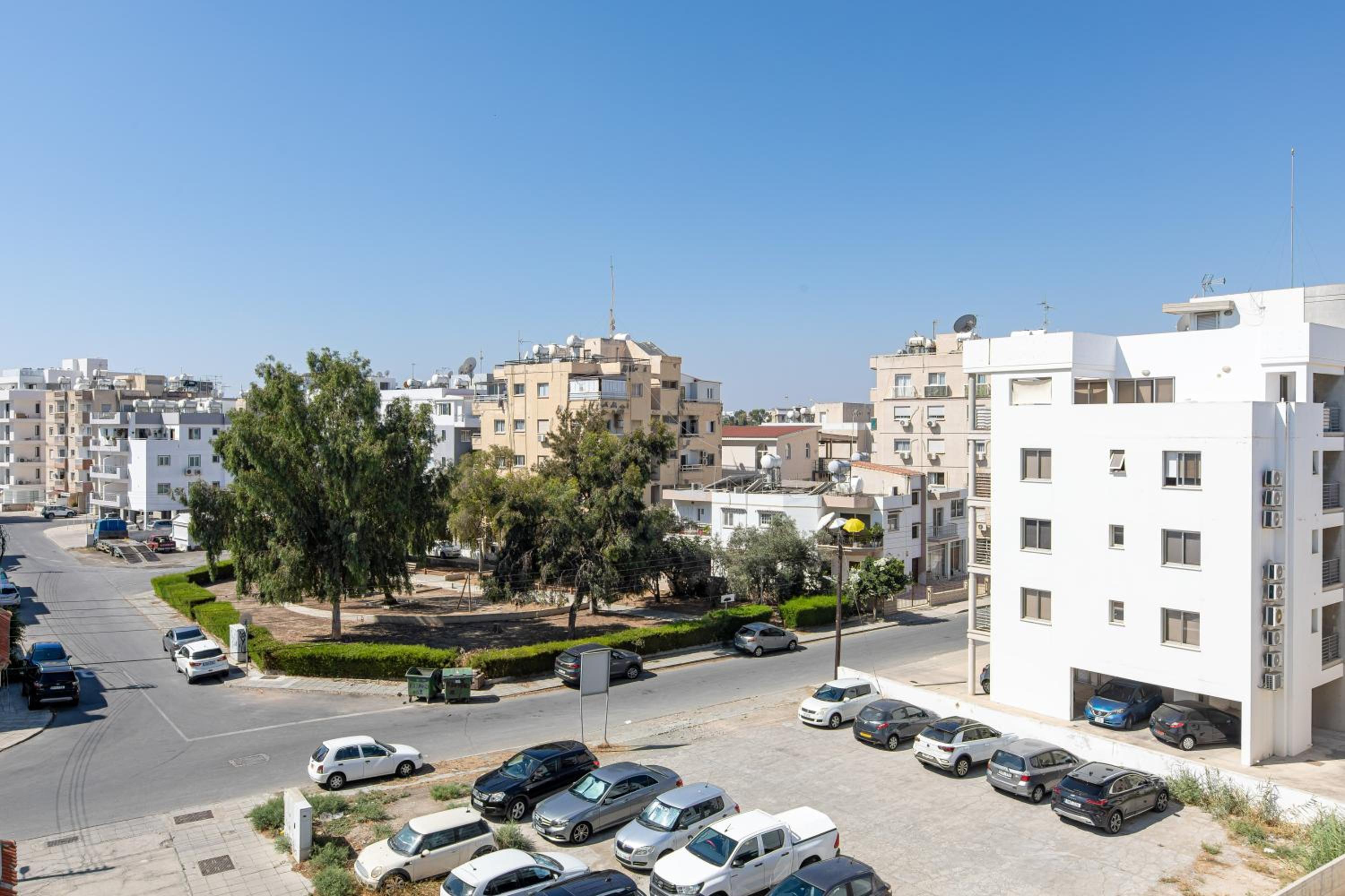 3 bedroom Central Apartment