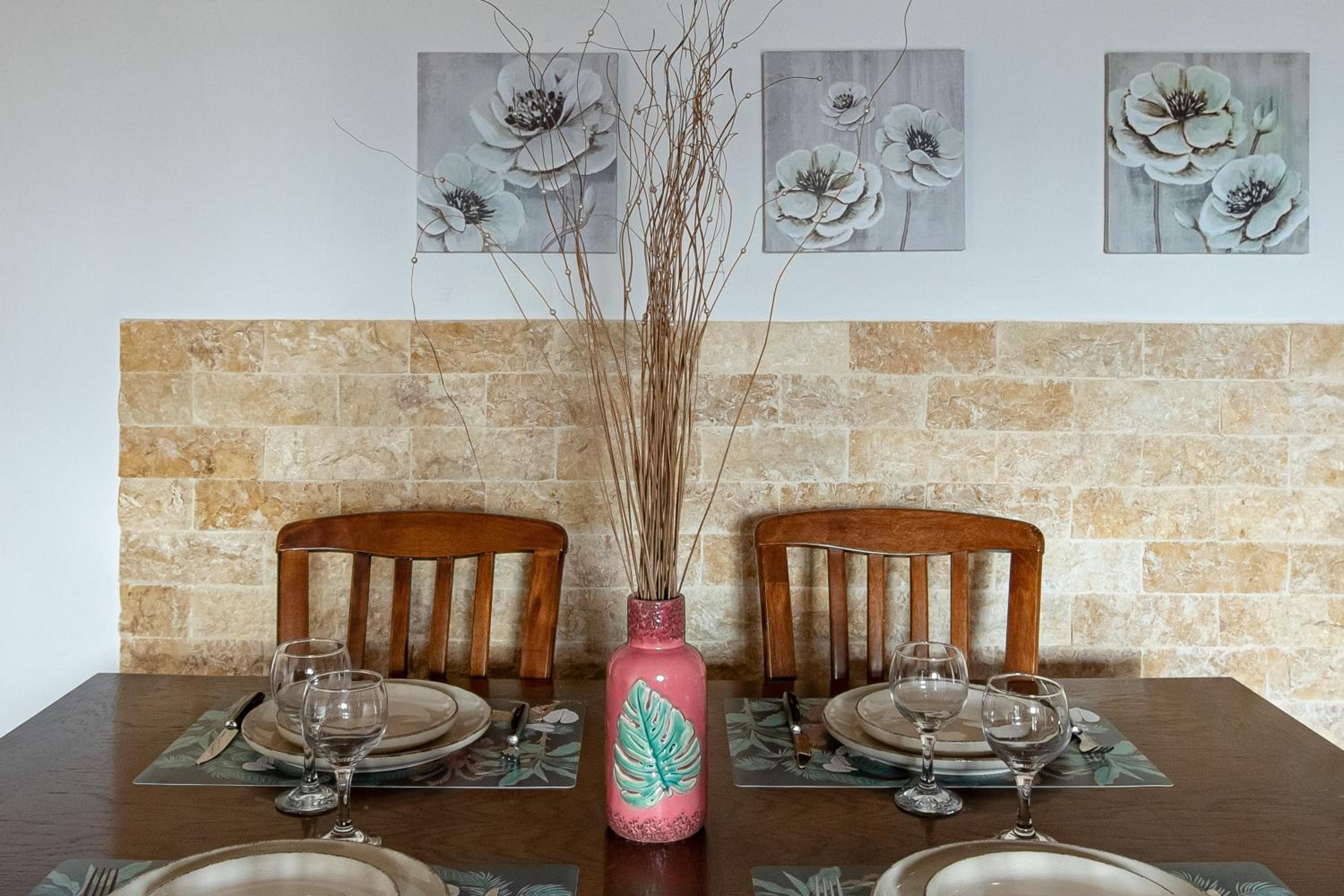 3 bedroom Central Apartment