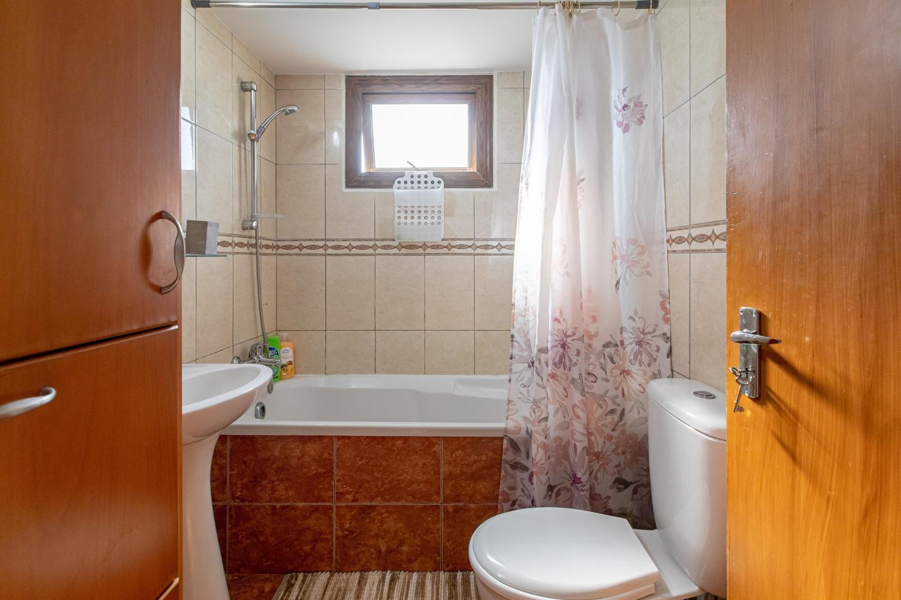 3 bedroom Central Apartment