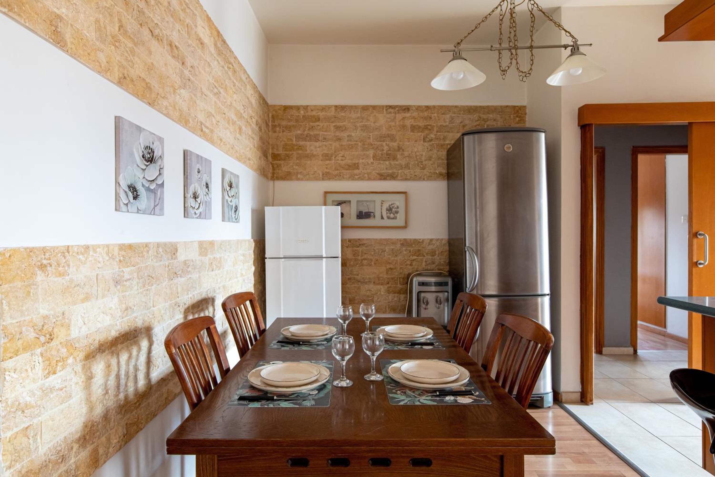 3 bedroom Central Apartment