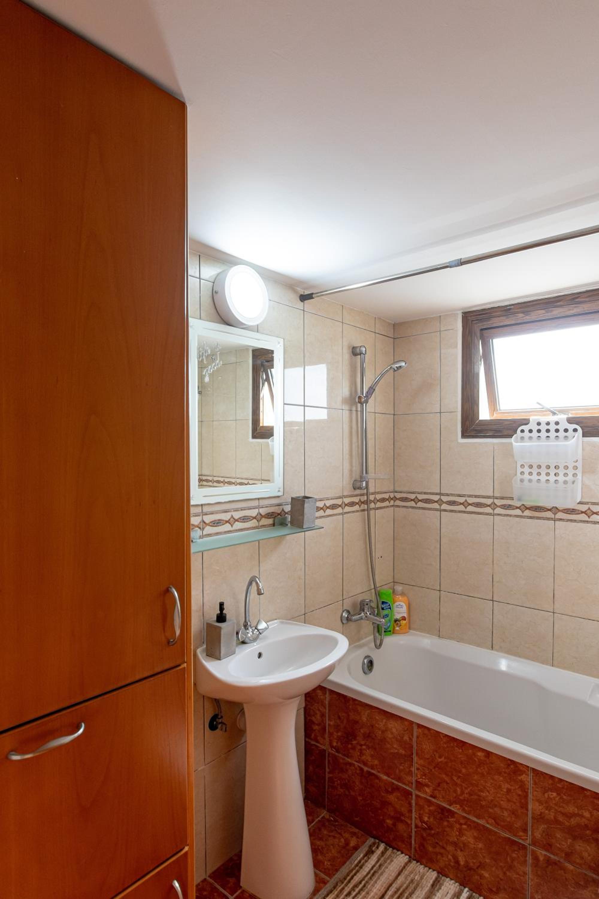 3 bedroom Central Apartment
